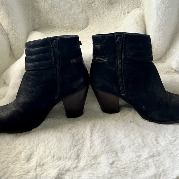 Diba Block Heel Ankle Boots Bootie
Black Size 9.5 - Picture 3 of 7